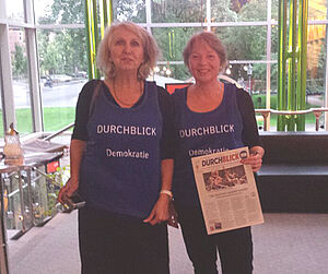 Zwei Kolleginnen der VHS Göttingen auf dem Festival Rechtsdruck im Rahmen des Unseco-Weltalphabetisierungstag