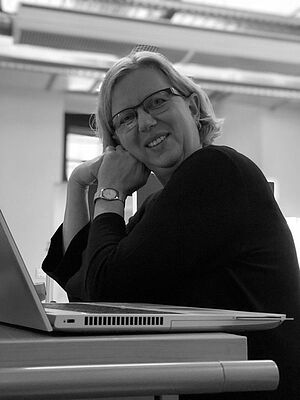 Portrait Claudia Arms