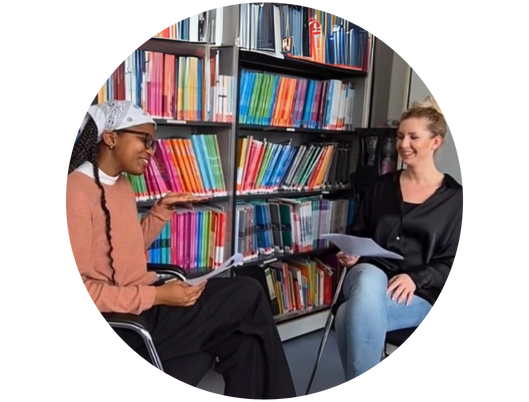 Portrait Julia Adulovic und Grace Famubode