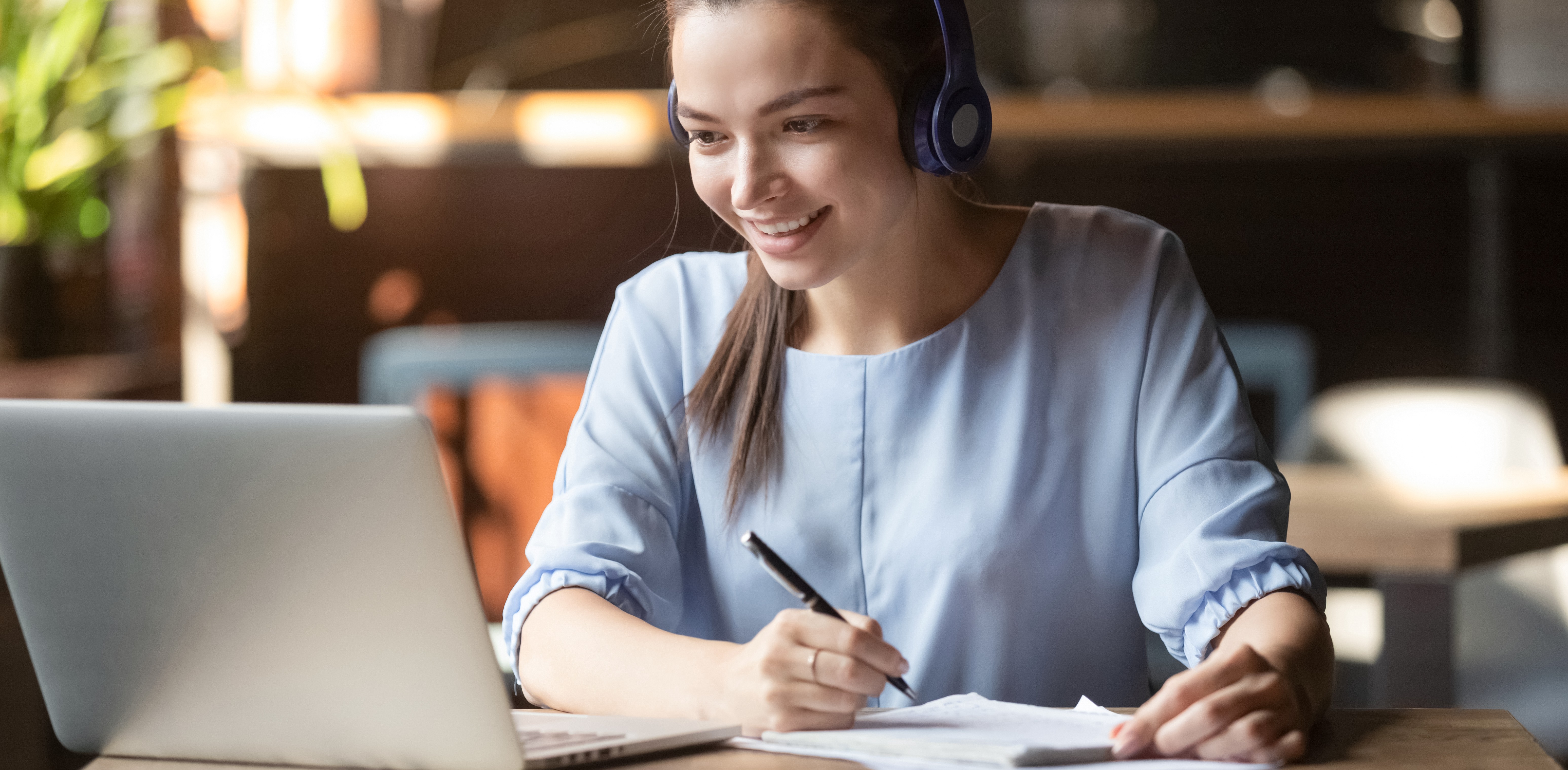 Teilnehmerin eines Online-Kurs